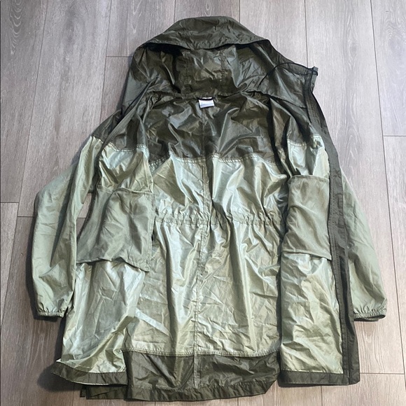 Columbia Women Sz XL Two-Tone Green Hooded Jacket Windbreaker Light Coat Elastic - Picture 6 of 6